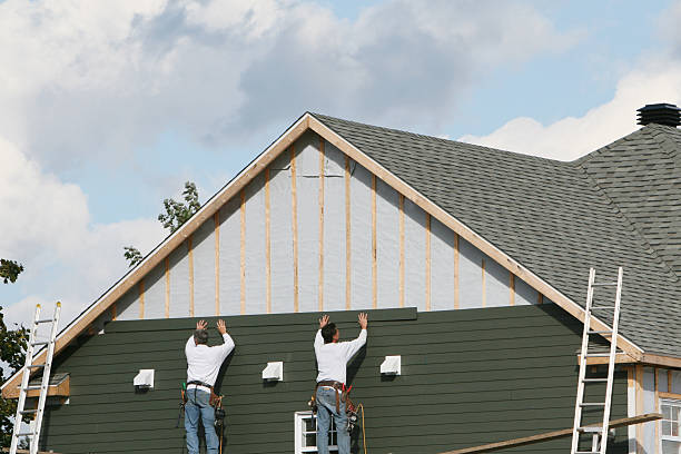 Professional Siding Installation technician working in Lemont, IL
